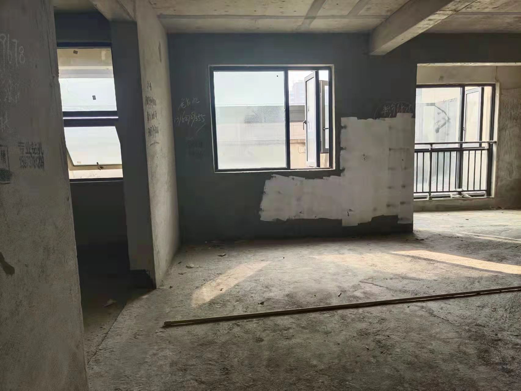 领御一方中心  4室2厅2卫    1800.0元/月 领御一方中心  4室2厅2卫    1800.0元/月室内图