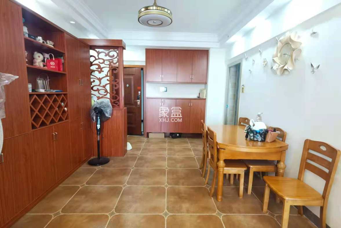 大拇指锁盘 2室2厅1卫 61.80万 大拇指锁盘 2室2厅1卫 61.80万客厅