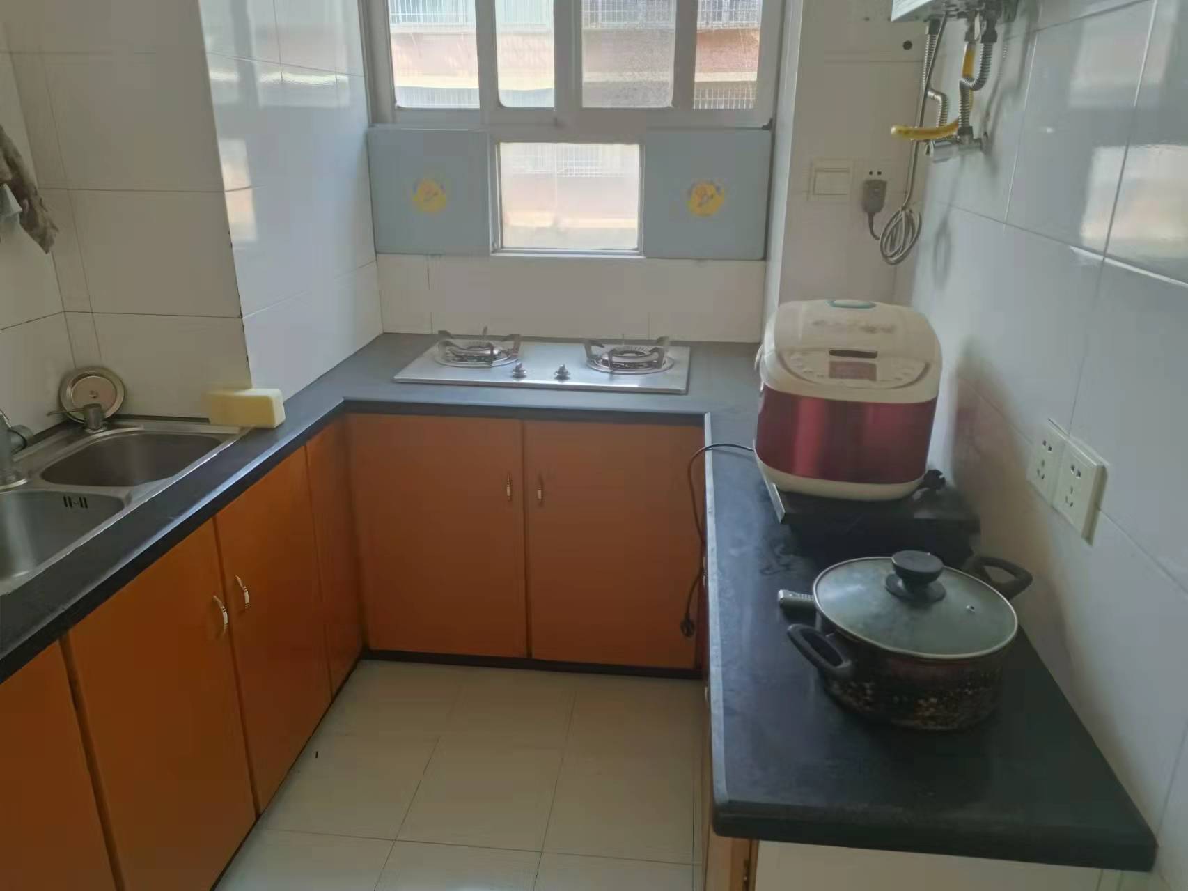 江滨社区 3室2厅2卫 1100.0元/月 江滨社区 3室2厅2卫 1100.0元/月室内图