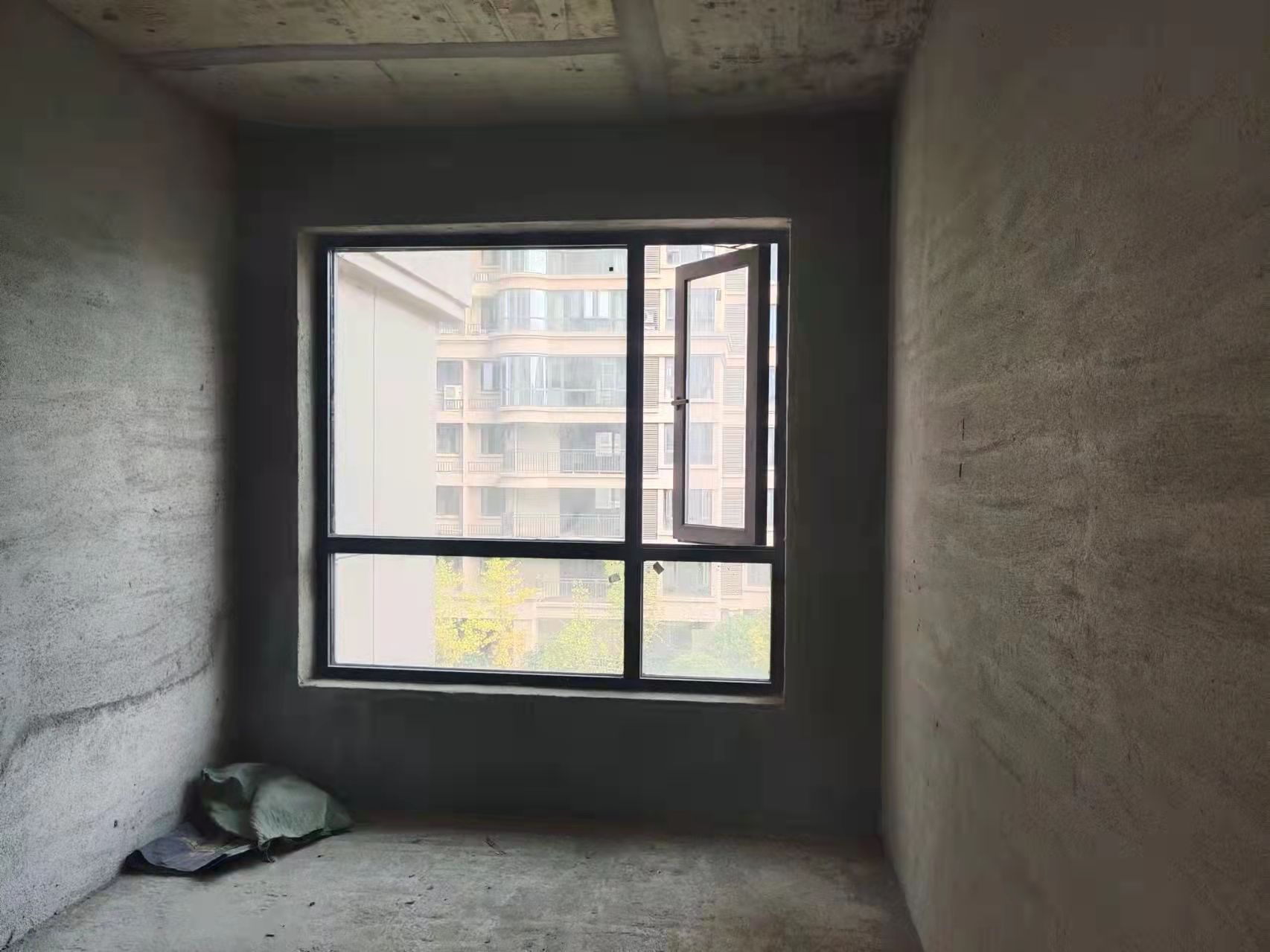 领御一方中心  4室2厅2卫    1800.0元/月 领御一方中心  4室2厅2卫    1800.0元/月室内图