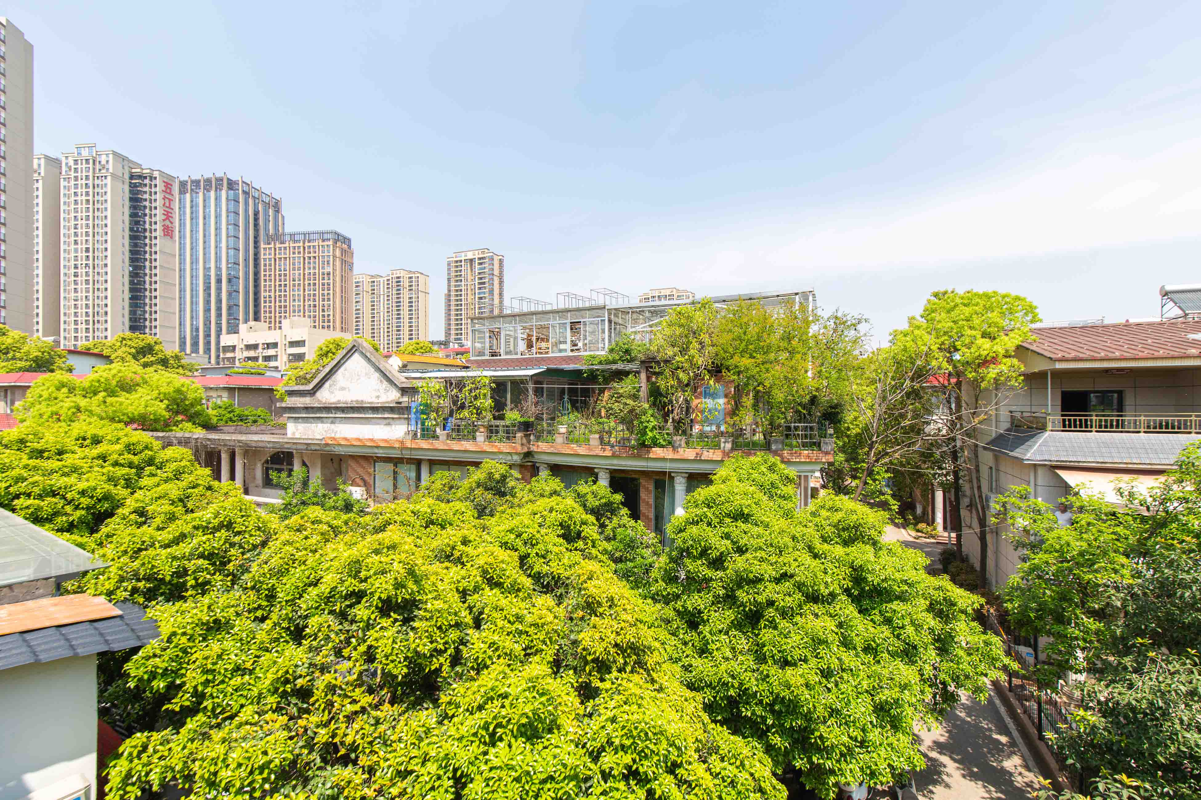 碧翠园（中房）  7室2厅3卫   620.00万阳台