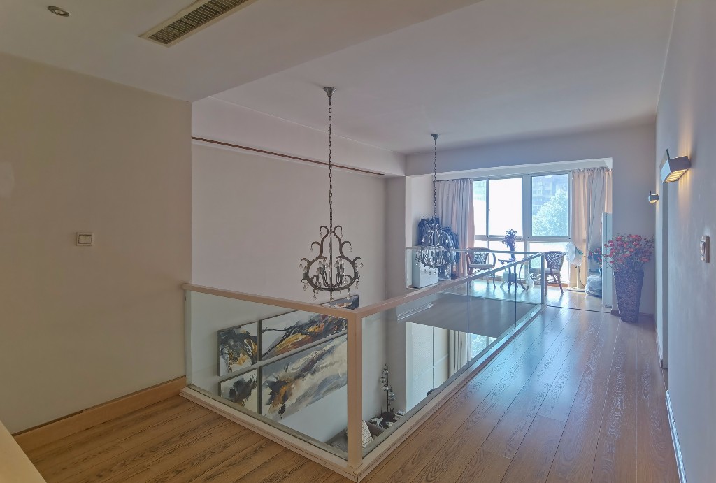 熹悦花都 5室3厅4卫 150.0万 熹悦花都 5室3厅4卫 150.0万客厅