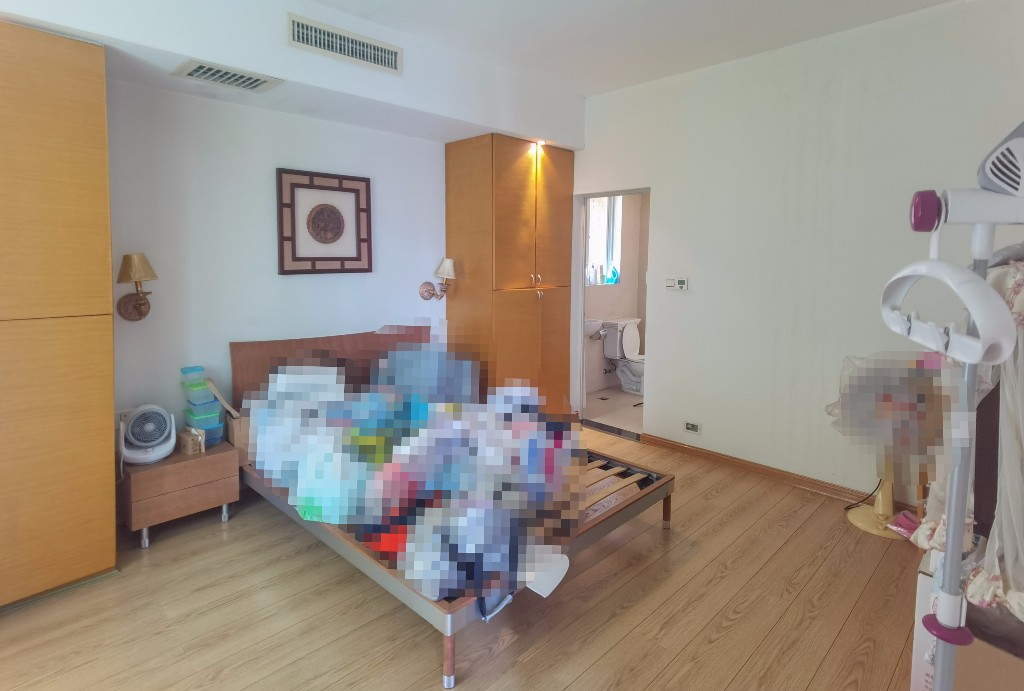 熹悦花都 5室3厅4卫 150.0万 熹悦花都 5室3厅4卫 150.0万客厅