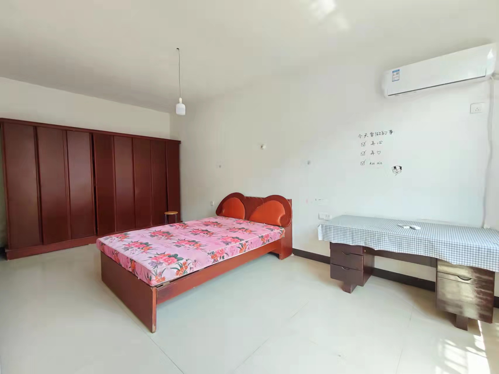 龙光桥安置小区  2室2厅1卫    600.0元/月 龙光桥安置小区  2室2厅1卫    600.0元/月室内图1