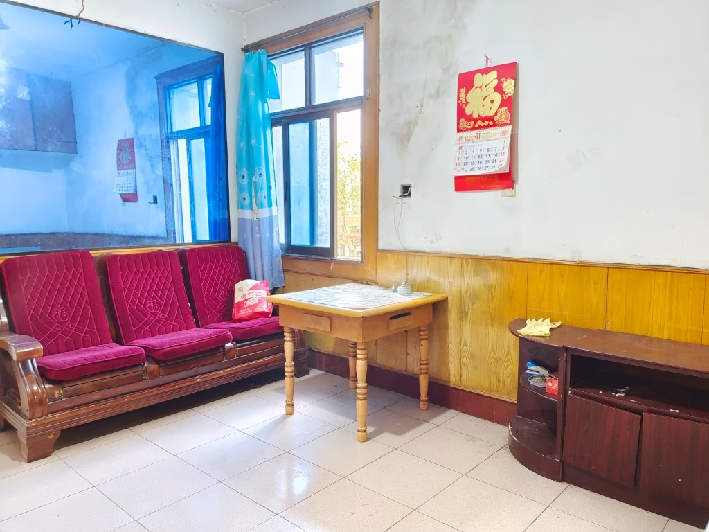 人民中路 2室1厅1卫 26.0万 人民中路 2室1厅1卫 26.0万客厅