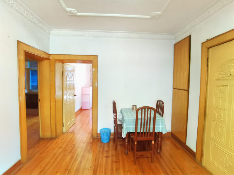 桥梁厂一区万泥塘一村 2室2厅1卫 29.8万 桥梁厂一区万泥塘一村 2室2厅1卫 29.8万客厅