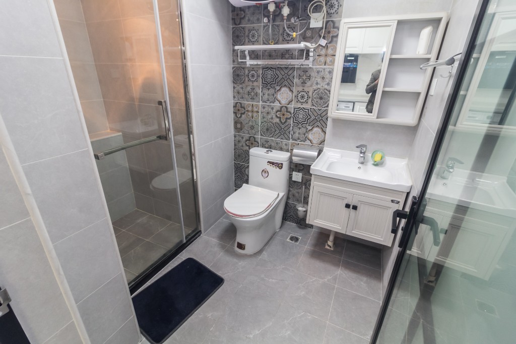 芙蓉万国城MOMA(卓越汇富苑) 1室1厅1卫 52.0万 芙蓉万国城MOMA(卓越汇富苑) 1室1厅1卫 52.0万卫生间