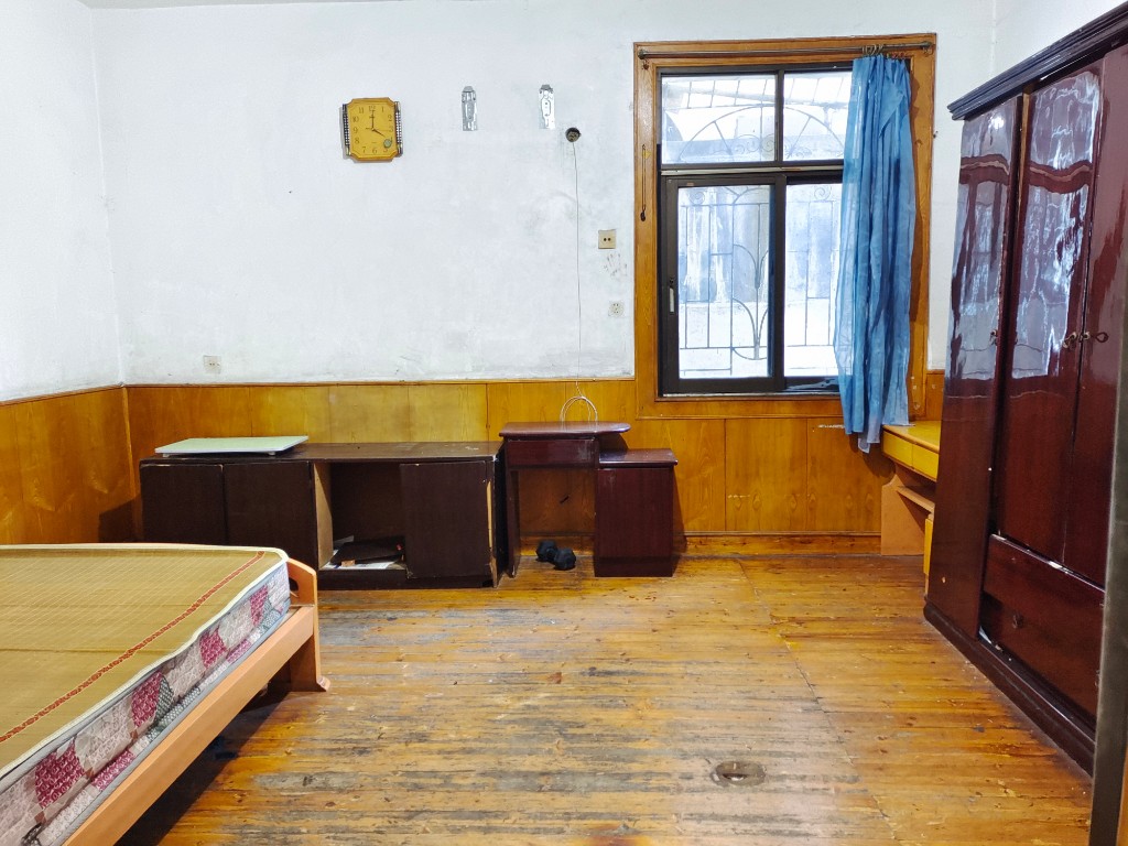 人民中路 2室1厅1卫 26.0万 人民中路 2室1厅1卫 26.0万客厅