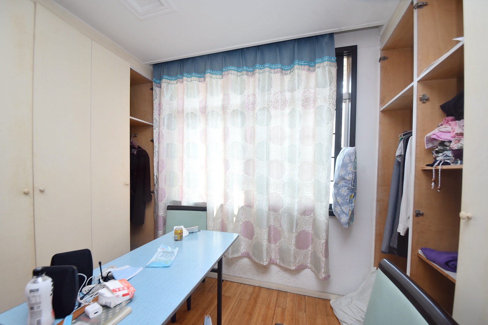 法官公寓  3室2厅1卫   90.00万阳台