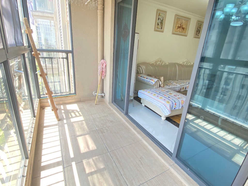 碧桂园 3室2厅2卫 2200.0元/月 碧桂园 3室2厅2卫 2200.0元/月室内图