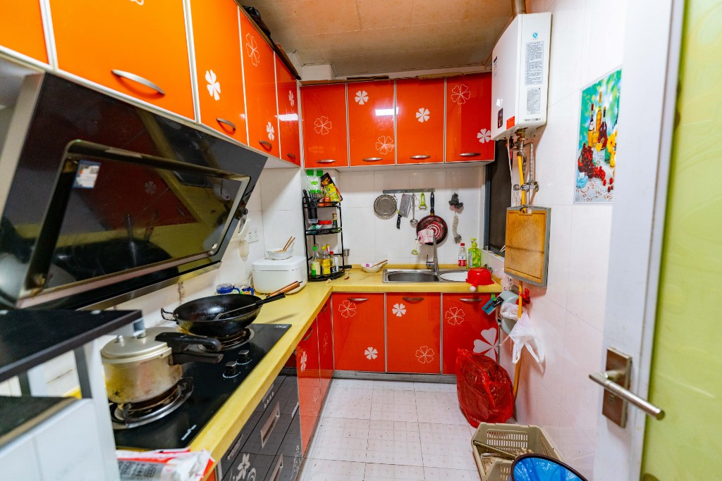 水岸天际（一期、二期）  2室2厅2卫    76.0万厨房