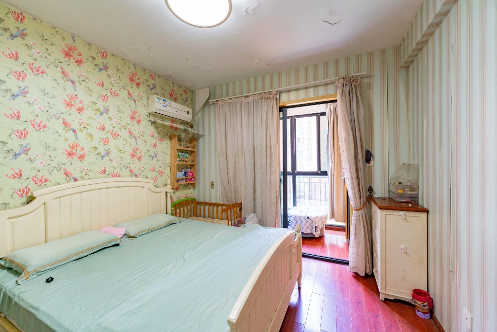 水岸天际（一期、二期）  2室2厅2卫    76.0万卧室