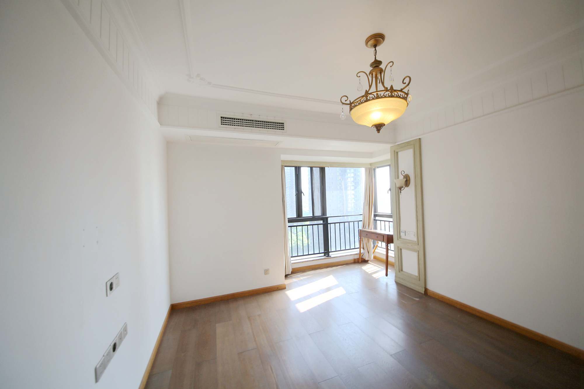 湘域熙岸  4室2厅2卫    240.0万卧室