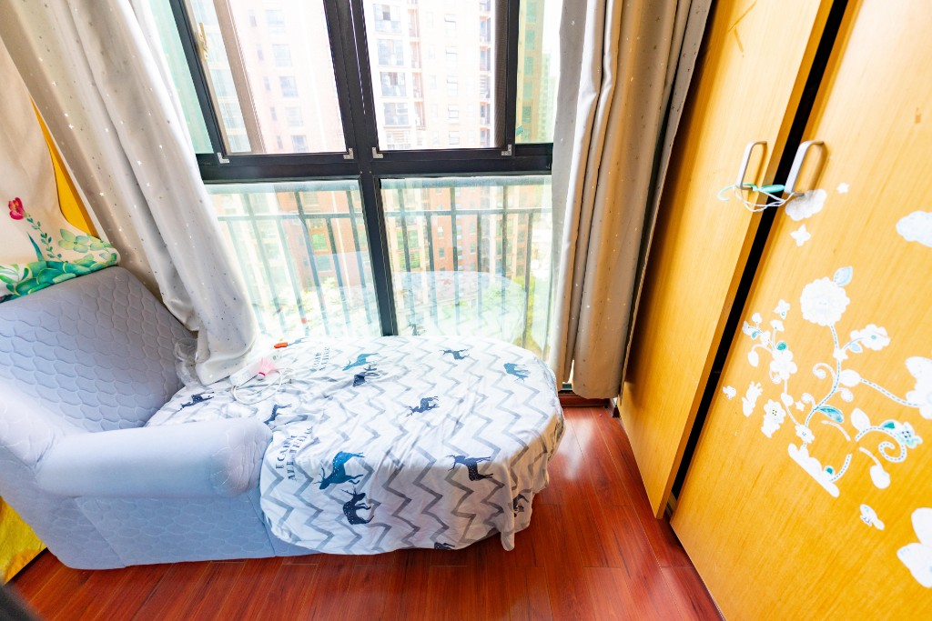 水岸天际（一期、二期）  2室2厅2卫    76.0万阳台