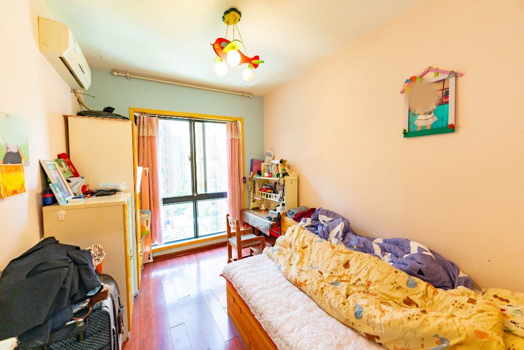 水岸天际（一期、二期）  2室2厅2卫    76.0万卧室