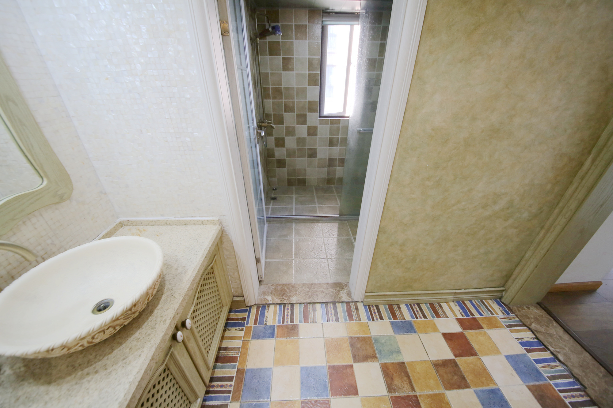 湘域熙岸  4室2厅2卫    240.0万卫生间