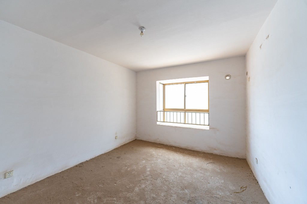 中天瑞景 3室2厅 135.00万其他