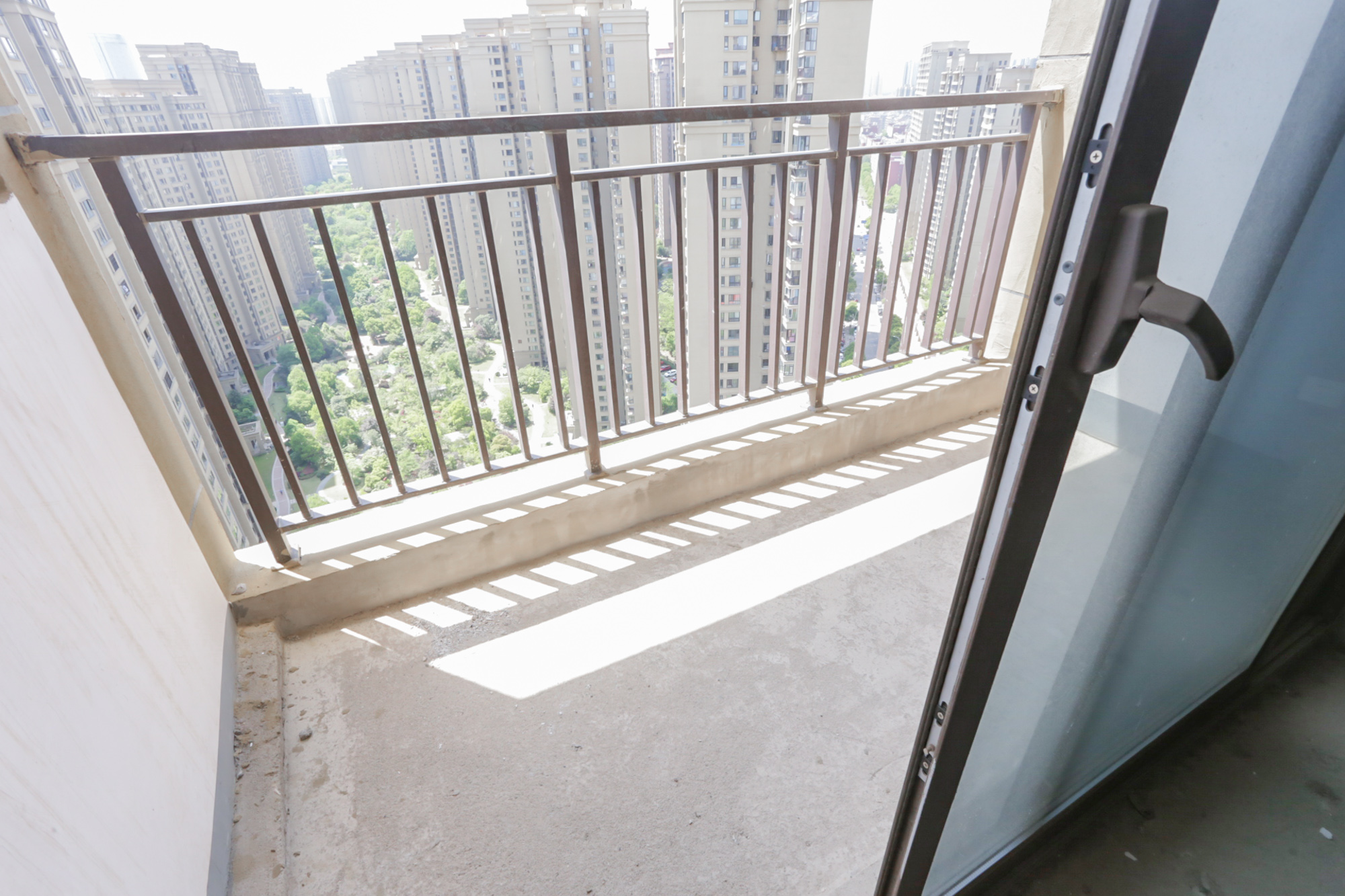 华润橡树湾  4室2厅2卫    145.0万其他