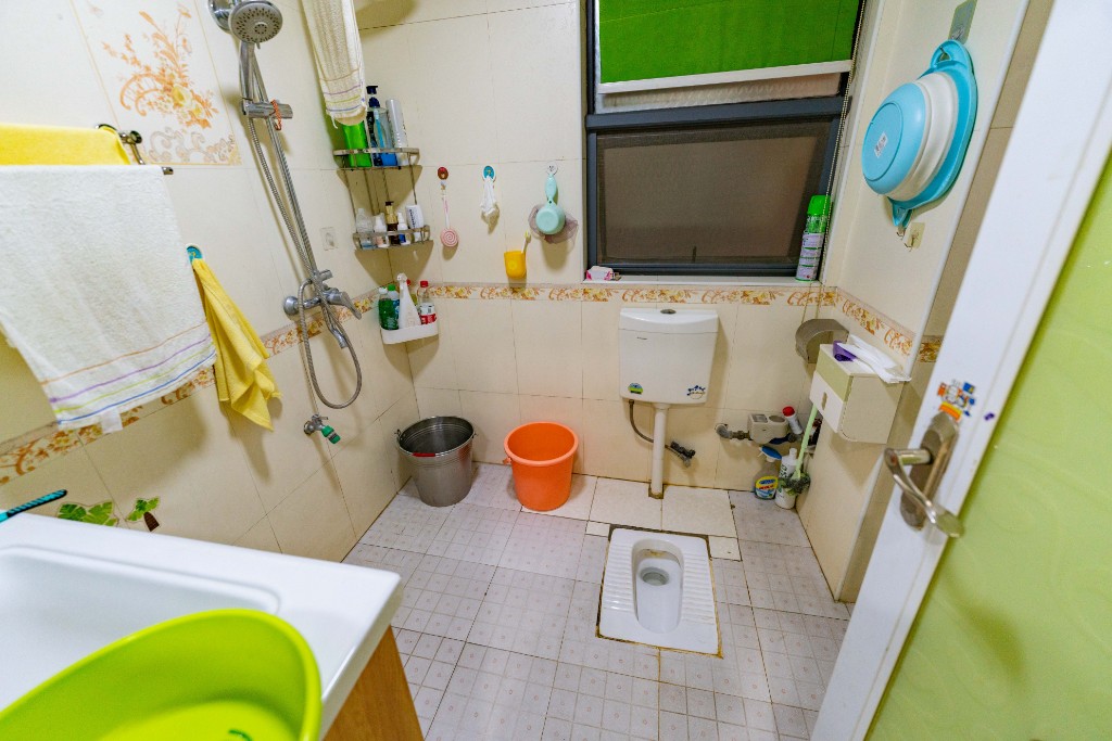 水岸天际（一期、二期）  2室2厅2卫    76.0万卫生间