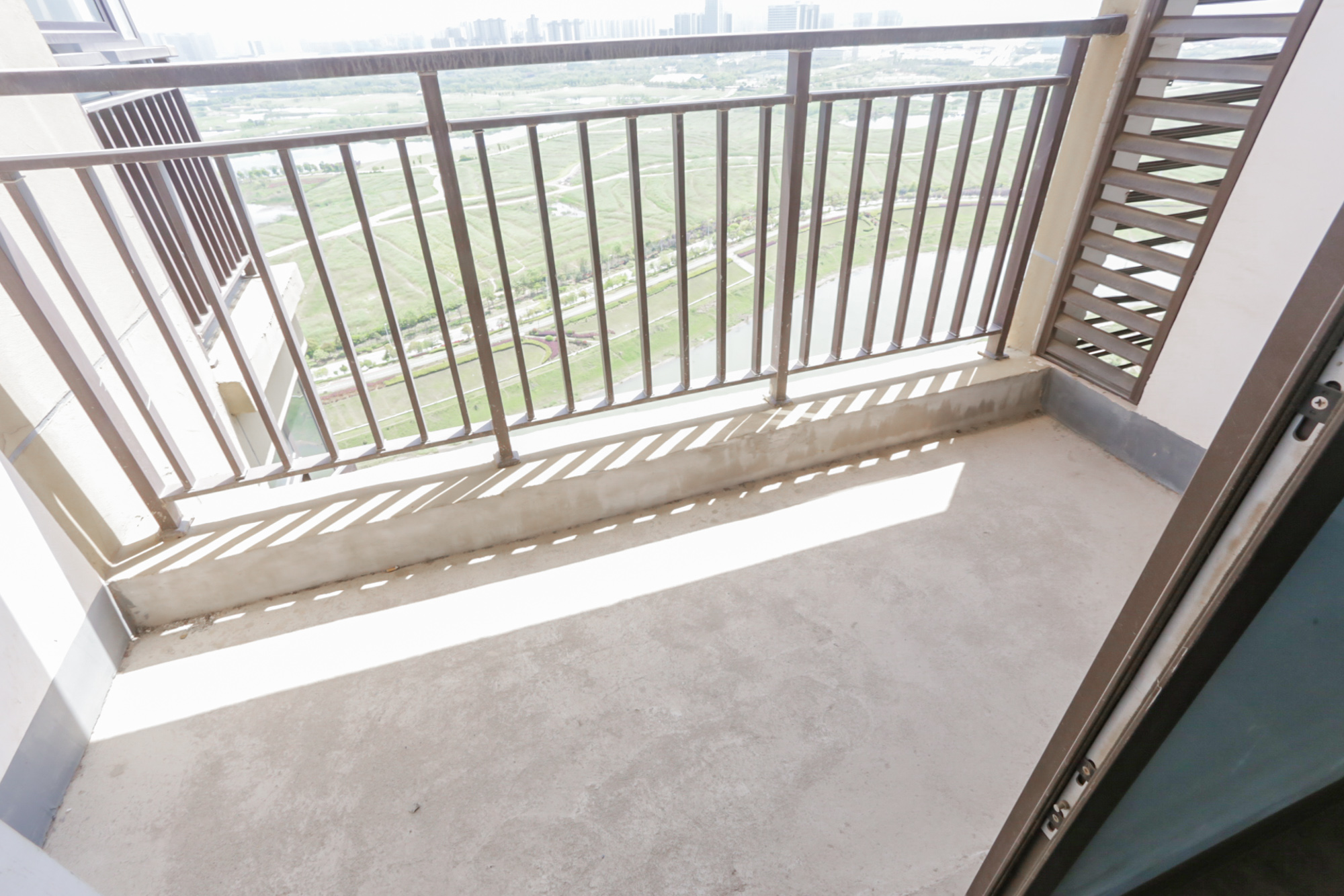 华润橡树湾  4室2厅2卫    145.0万其他