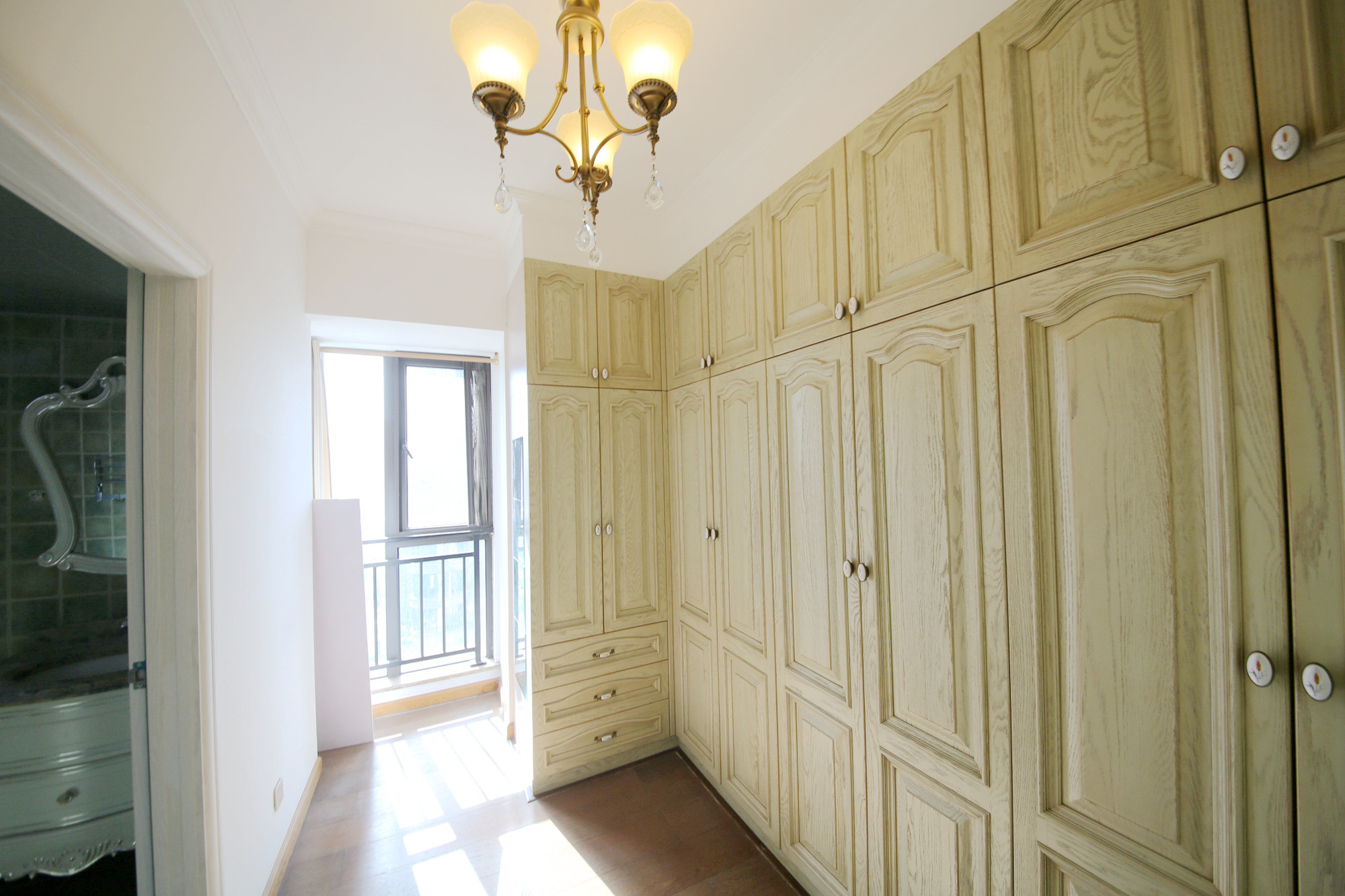 湘域熙岸  4室2厅2卫    240.0万阳台