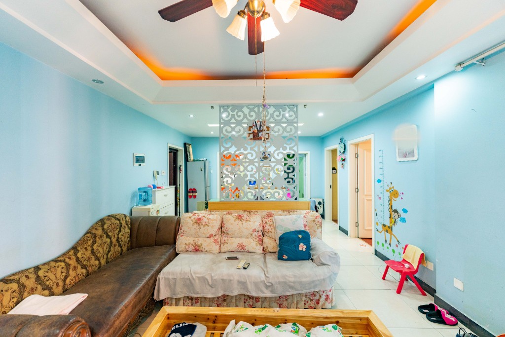 水岸天际（一期、二期）  2室2厅2卫    76.0万客厅