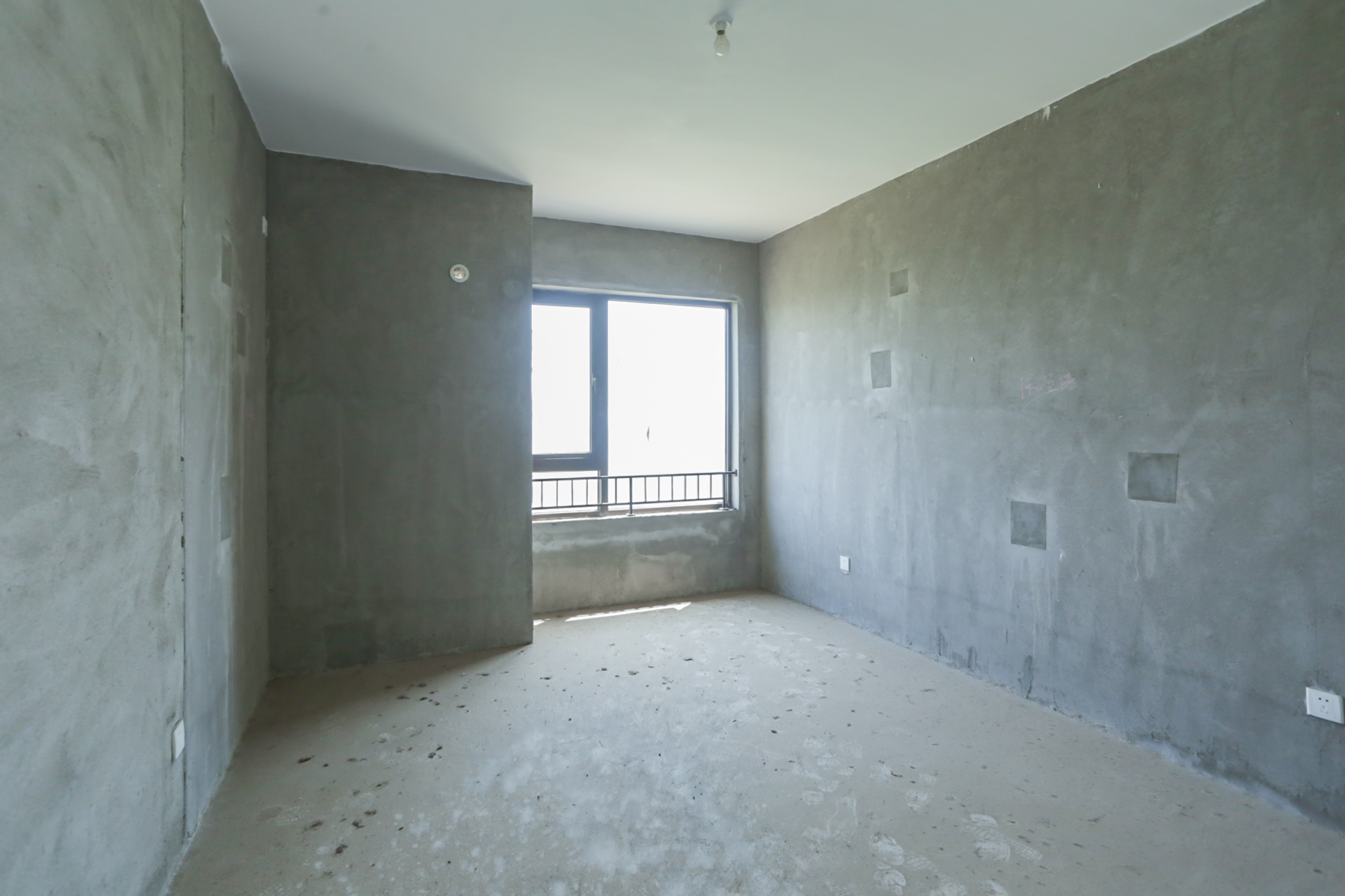 华润橡树湾  4室2厅2卫    145.0万其他