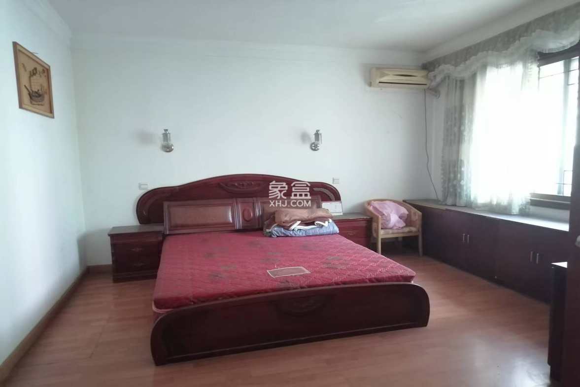 联谊怡沁园 3室2厅2卫 78.8万 联谊怡沁园 3室2厅2卫 78.8万客厅