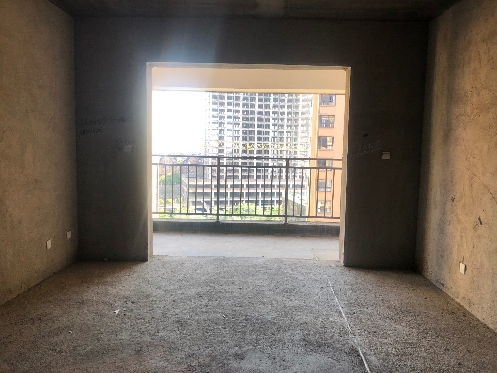 荷塘观邸 4室2厅1卫 63.00万 荷塘观邸 4室2厅1卫 63.00万客厅