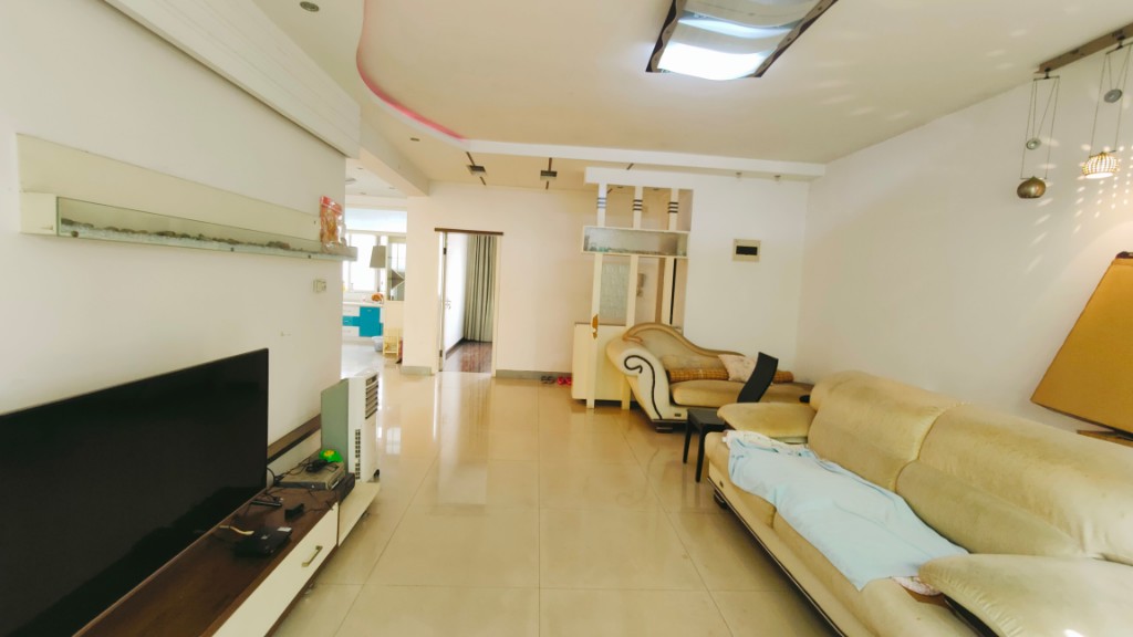 青年乐园 4室2厅2卫 56.0万 青年乐园 4室2厅2卫 56.0万客厅