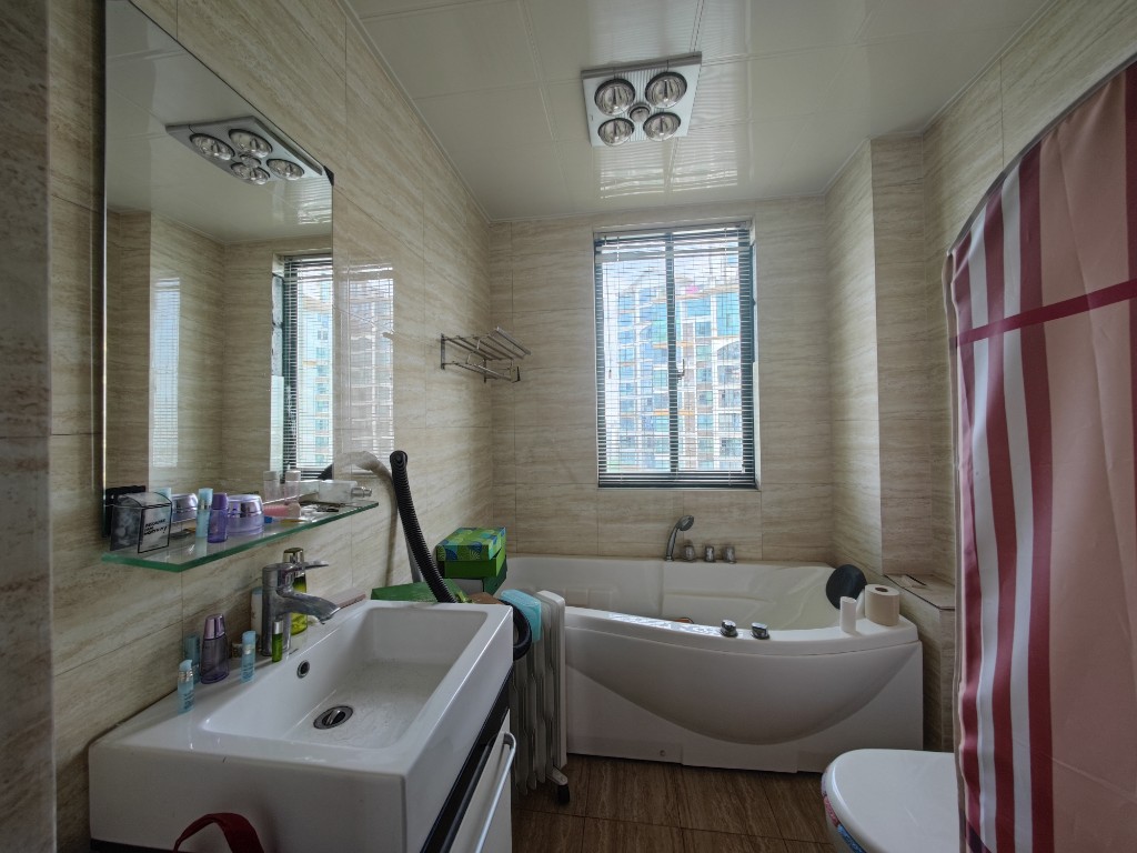 经世皇城 3室2厅2卫 120.0万 经世皇城 3室2厅2卫 120.0万客厅