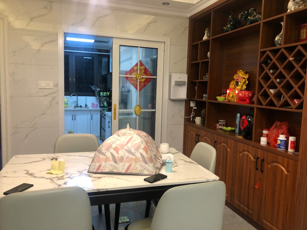 翡翠公园(北大资源) 3室2厅2卫 101.0万 翡翠公园(北大资源) 3室2厅2卫 101.0万客厅