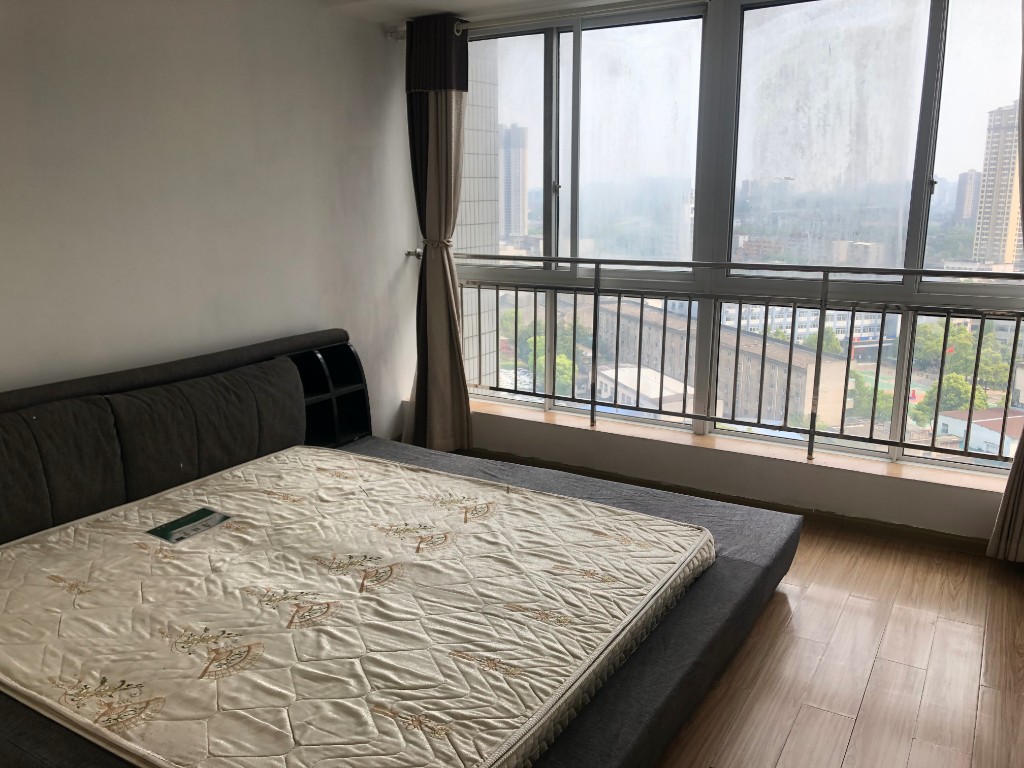 印象华都 4室2厅2卫 66.8万 印象华都 4室2厅2卫 66.8万客厅