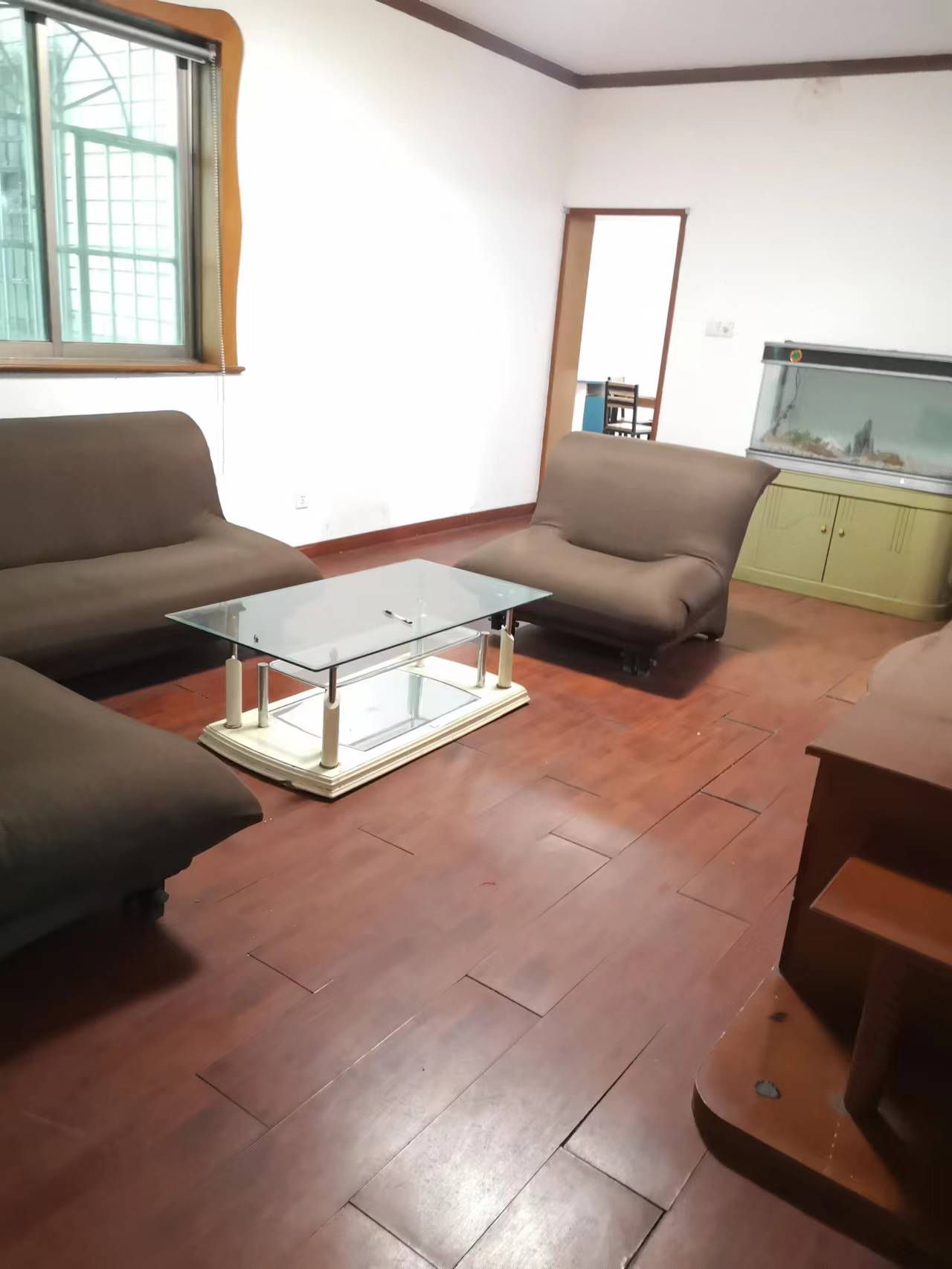 房地产大厦 3室2厅1卫 73.0万 房地产大厦 3室2厅1卫 73.0万客厅