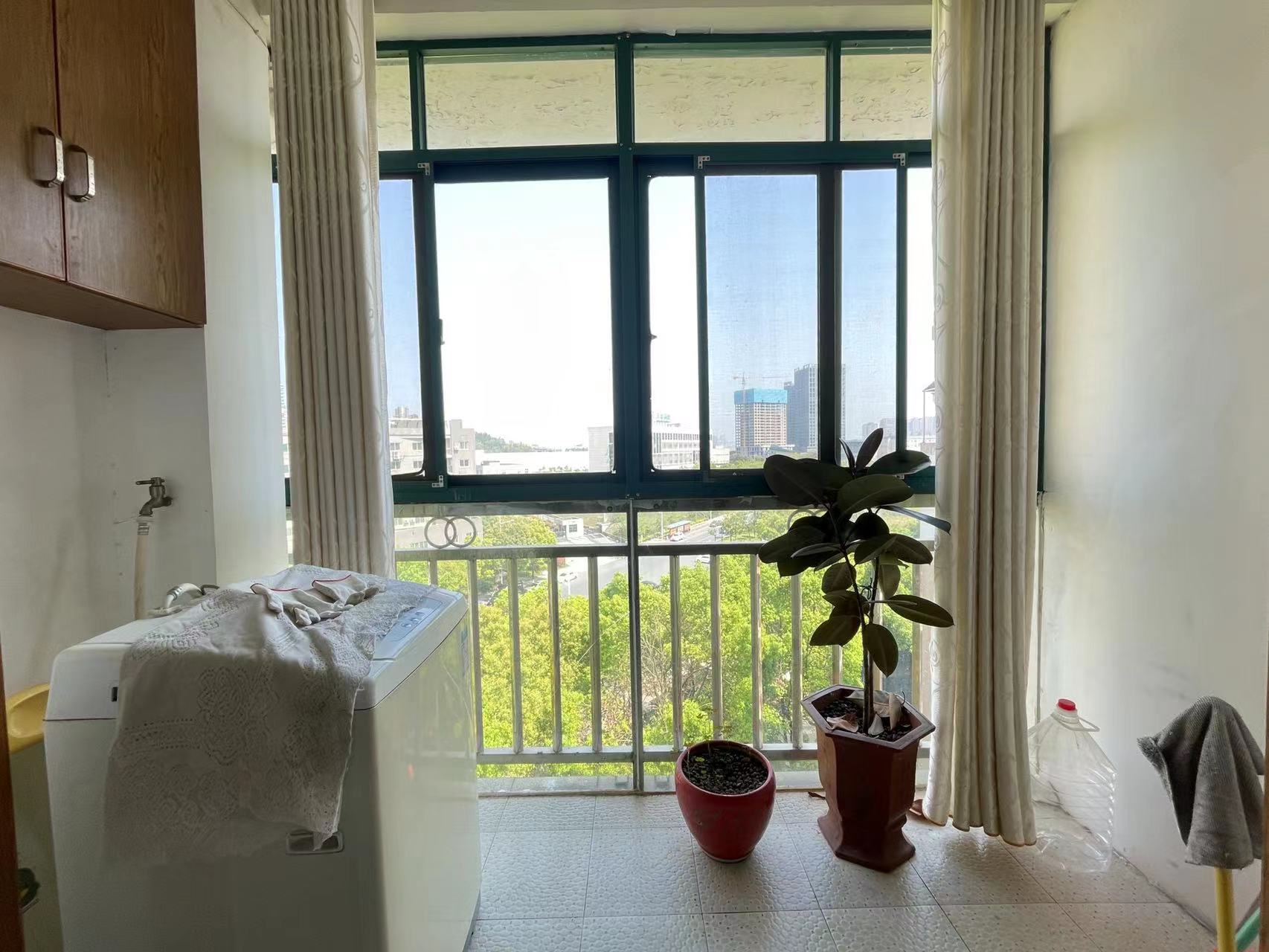 香山美境 3室2厅2卫 68.0万 香山美境 3室2厅2卫 68.0万客厅