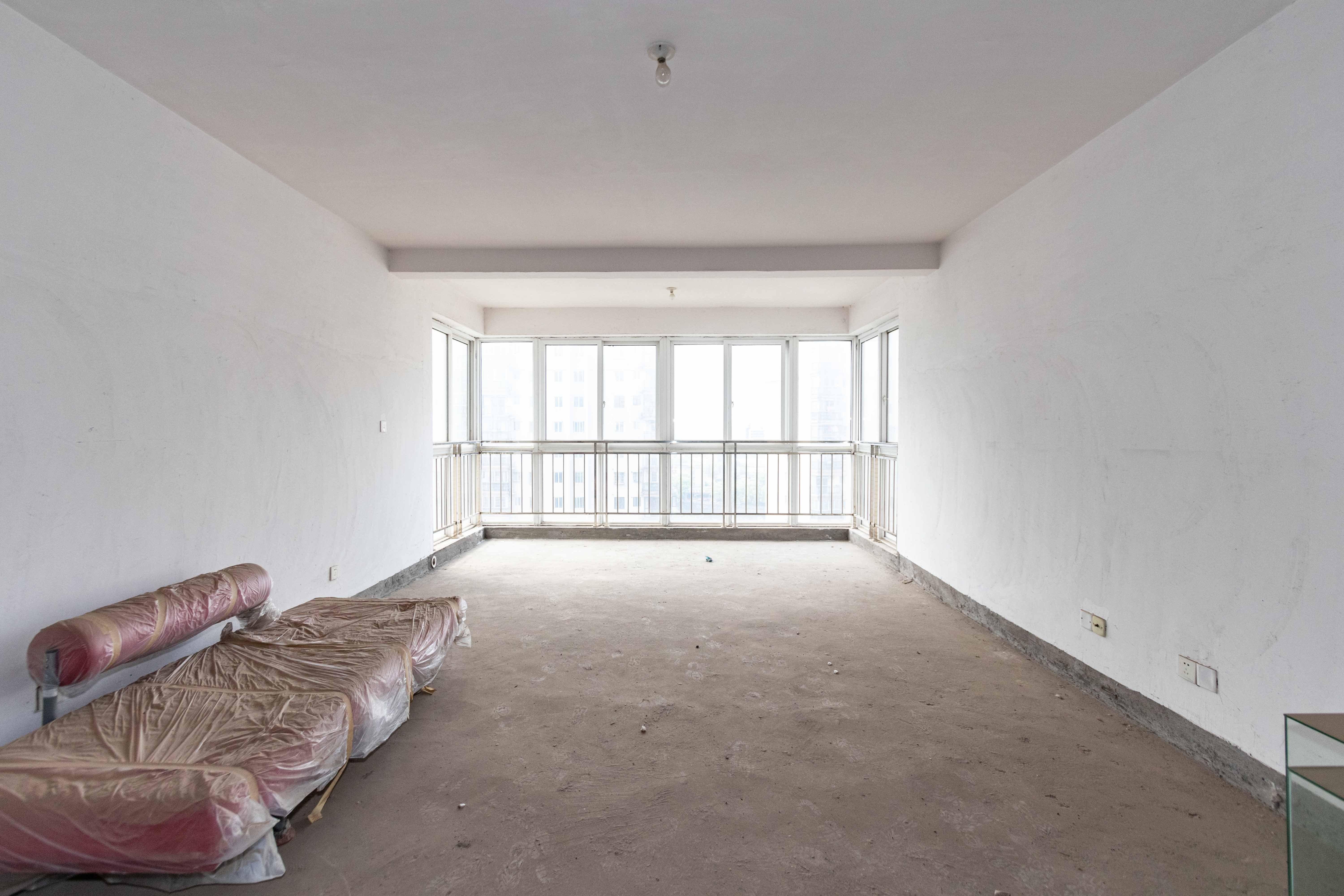 鑫天山城明珠 4室2厅1卫 83.0万 鑫天山城明珠 4室2厅1卫 83.0万客厅