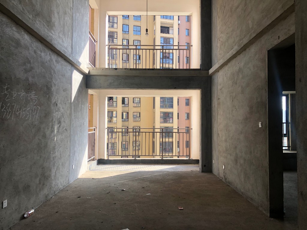 荷塘观邸 4室2厅1卫 63.00万 荷塘观邸 4室2厅1卫 63.00万客厅