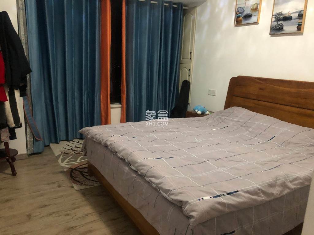 翡翠公园(北大资源) 3室2厅2卫 101.0万 翡翠公园(北大资源) 3室2厅2卫 101.0万客厅