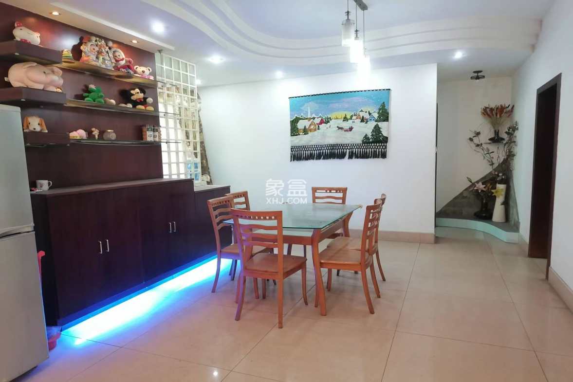 联谊怡沁园 3室2厅2卫 78.8万 联谊怡沁园 3室2厅2卫 78.8万客厅