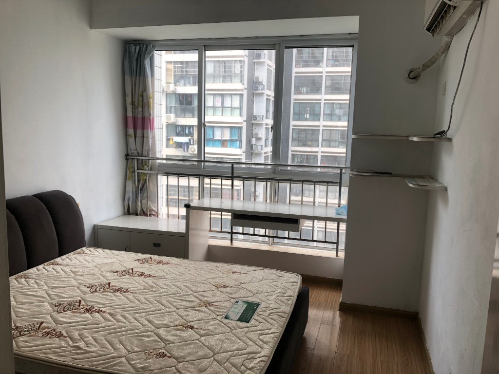 印象华都 4室2厅2卫 66.8万 印象华都 4室2厅2卫 66.8万客厅