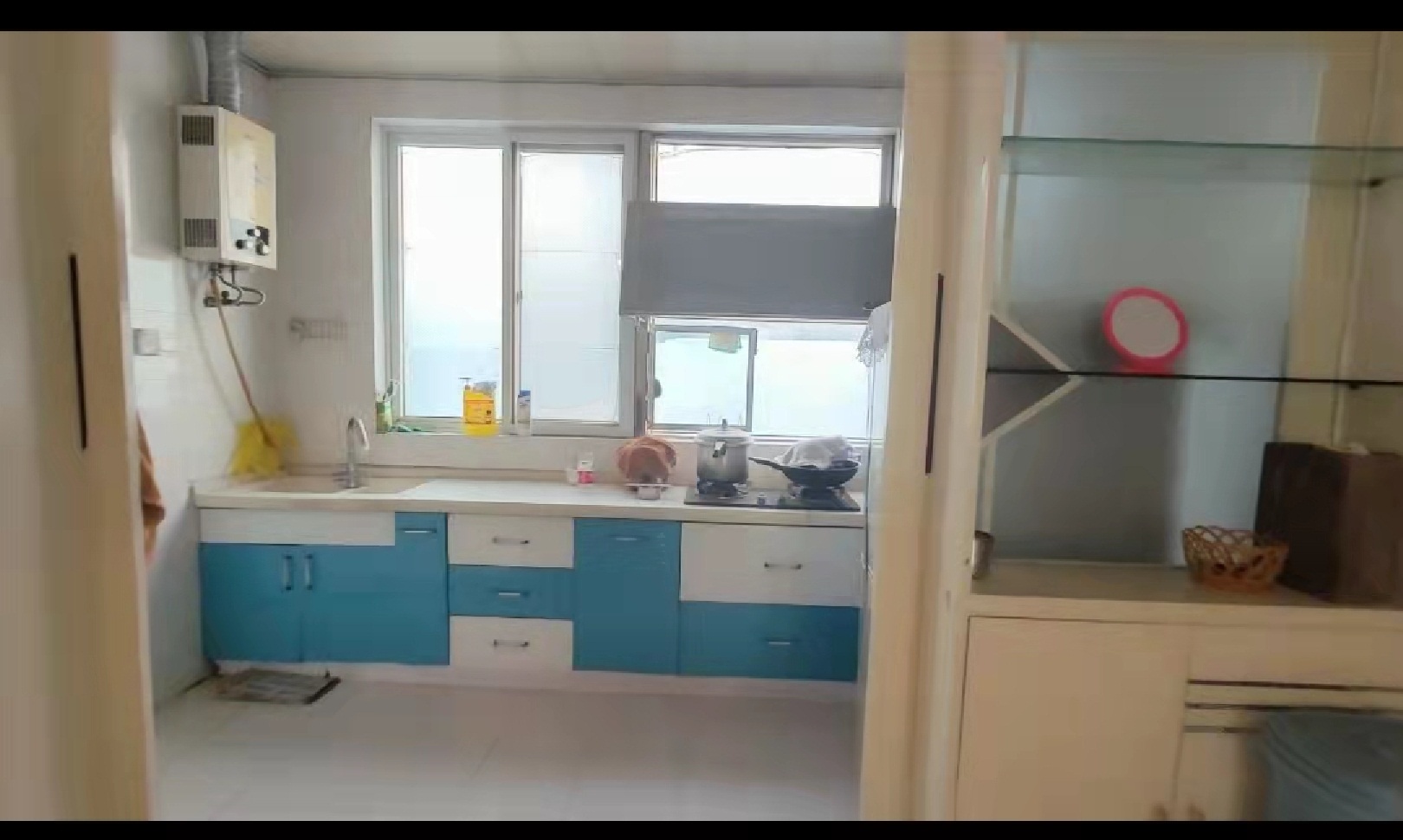 青年乐园 4室2厅2卫 56.0万 青年乐园 4室2厅2卫 56.0万客厅