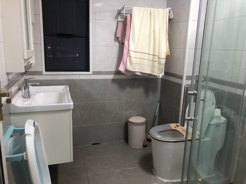 翡翠公园(北大资源) 3室2厅2卫 101.0万 翡翠公园(北大资源) 3室2厅2卫 101.0万客厅