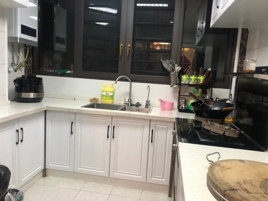 翡翠公园(北大资源) 3室2厅2卫 101.0万 翡翠公园(北大资源) 3室2厅2卫 101.0万客厅