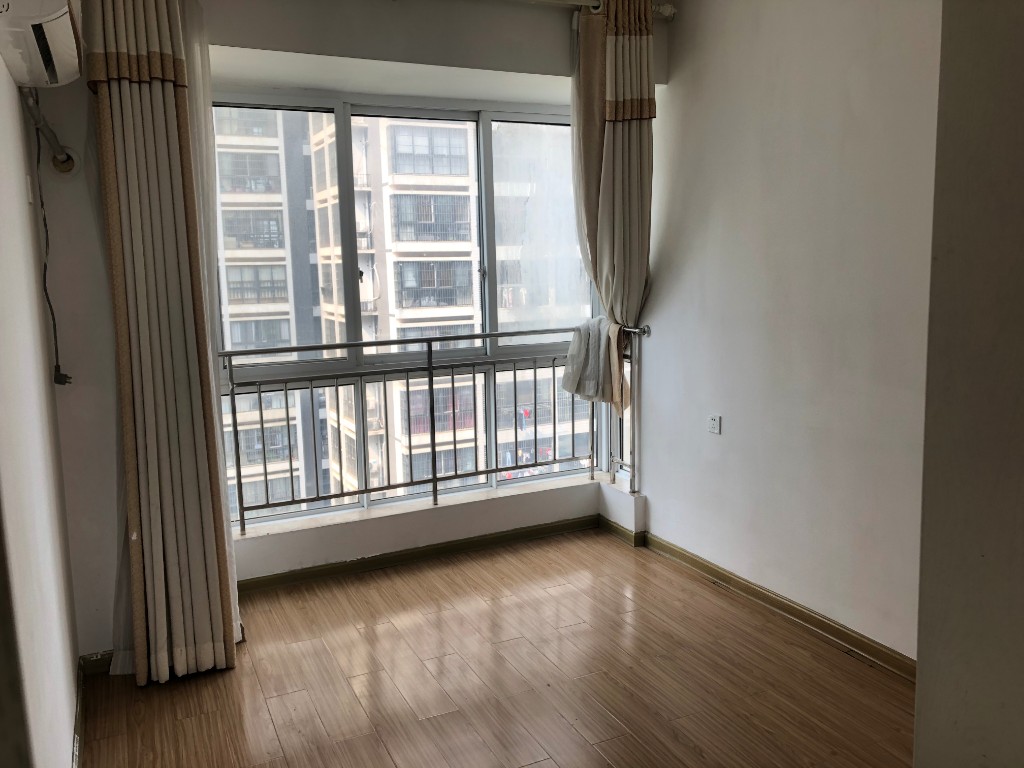 印象华都 4室2厅2卫 66.8万 印象华都 4室2厅2卫 66.8万客厅