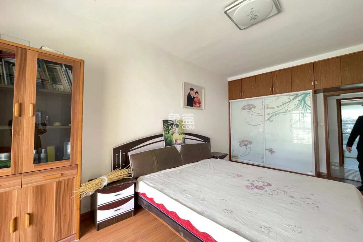 香山美境 3室2厅2卫 68.0万 香山美境 3室2厅2卫 68.0万客厅