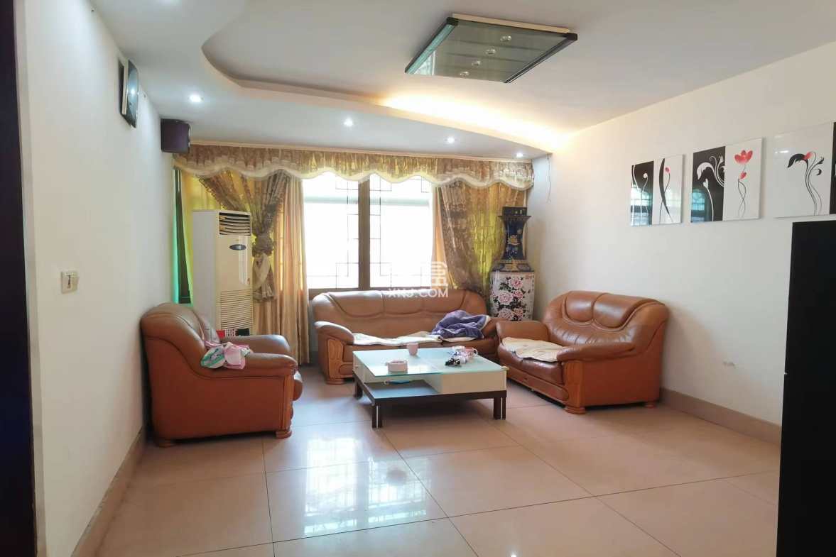 联谊怡沁园 3室2厅2卫 78.8万 联谊怡沁园 3室2厅2卫 78.8万客厅