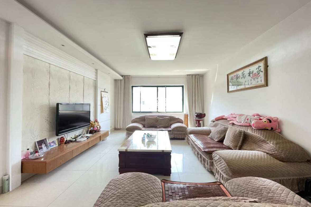 香山美境 3室2厅2卫 68.0万 香山美境 3室2厅2卫 68.0万客厅