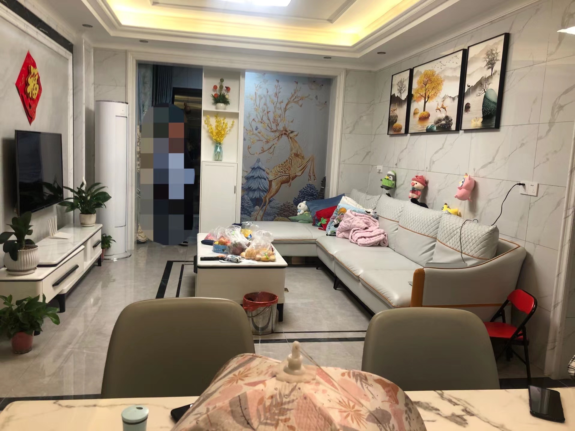 翡翠公园(北大资源) 3室2厅2卫 101.0万 翡翠公园(北大资源) 3室2厅2卫 101.0万客厅