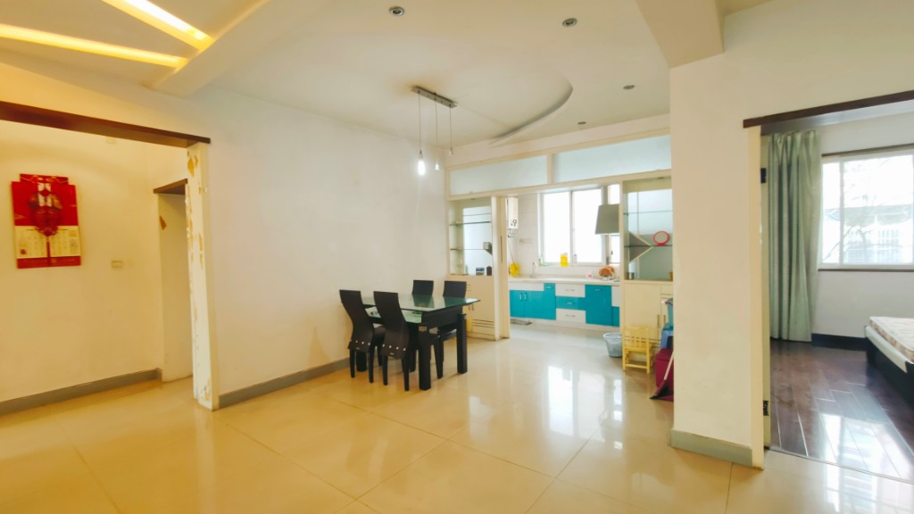 青年乐园 4室2厅2卫 56.0万 青年乐园 4室2厅2卫 56.0万客厅