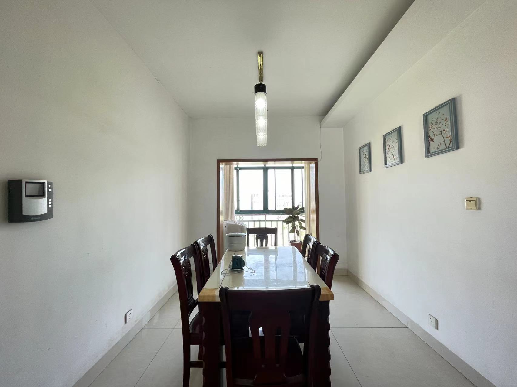 香山美境 3室2厅2卫 68.0万 香山美境 3室2厅2卫 68.0万客厅